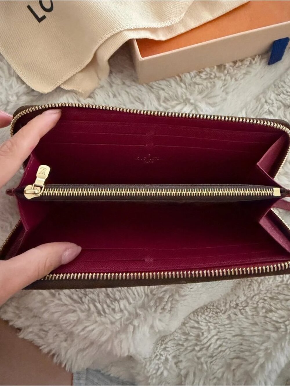 Louis Vuitton Monogram Canvas Zip Around Long Wallet Burgundy Leather Pull Tab - Picture 3 of 3
